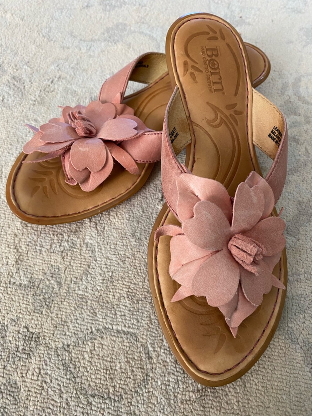 Born Leather Sandals Size 7 Pink Flower Thong Low Heel Hand Crafted Footwear